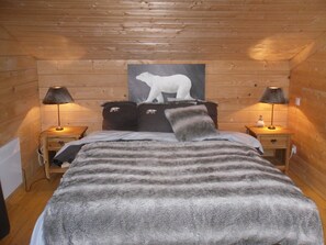 4 bedrooms, in-room safe, iron/ironing board, travel crib