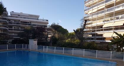 Charmante 2 Zimmer, Terrasse, mit Garage, Schwimmbad