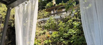Detached house with summer Jacuzzi (May to early October), barbecue.