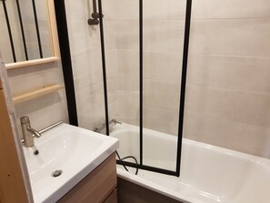 Badewanne, Haartrockner