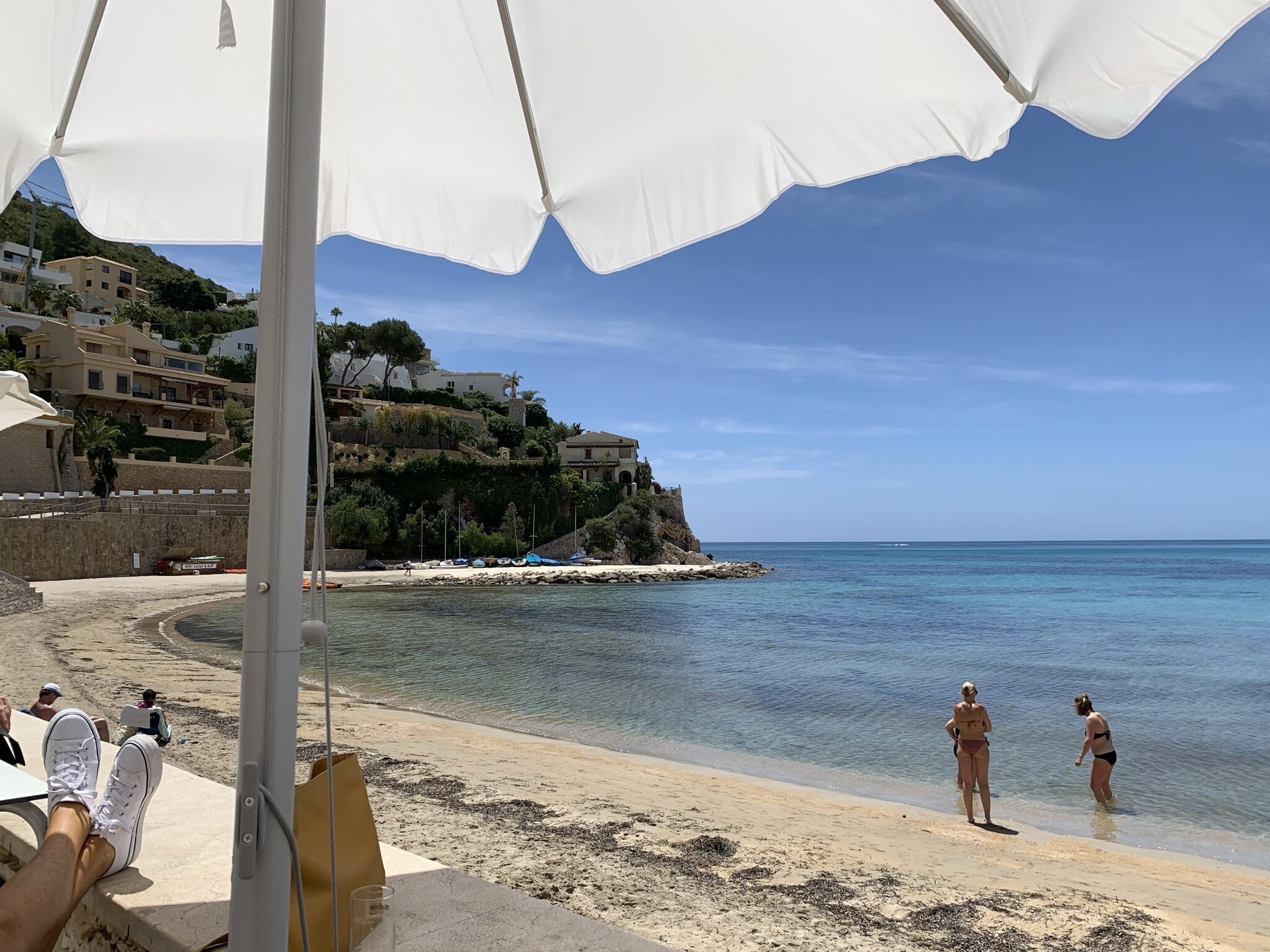 Beach nearby, sun-loungers, beach towels