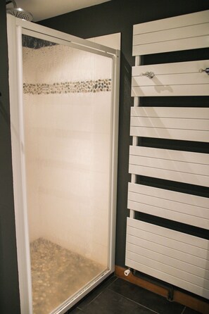 Bathtub, hair dryer, towels, toilet paper