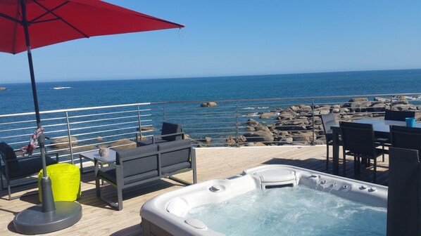 Tina de hidromasaje al aire libre