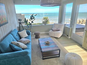 Älytelevisio, DVD-soitin, kirjoja