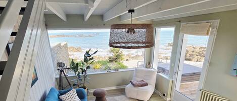 Smart TV, DVD player, books