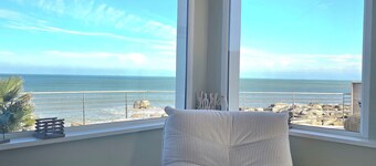 Feet in the water: IMPRENABLE SEA VIEW + JACUZZI