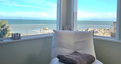 Feet in the water: IMPRENABLE SEA VIEW + JACUZZI