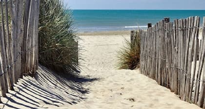promo!T2 55M2 / 3 PERS / PRIVATE PARK / BUS 1 € BEACH / AIR CONDITIONER IF NEEDED