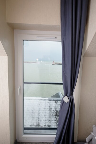 4 * apartment exceptional sea view Normandy landing beaches France