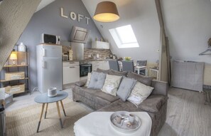 Smart-TV, DVD-Player, Bücher, Videothek