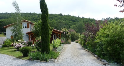 A wooden house in the meadow in the heart of Haute Provence