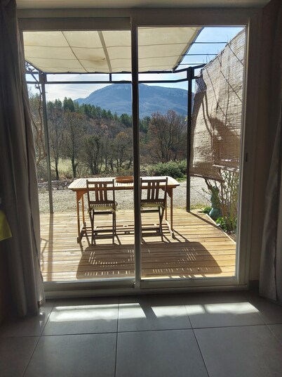 A wooden house in the meadow in the heart of Haute Provence