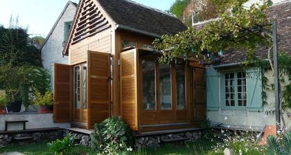 Freistehendes Haus in Südlage mit Pool und Panoramablick auf den Cher