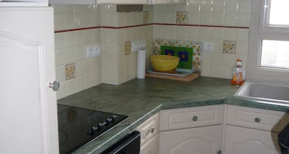 Apartment in listed residence, front line sea view, city center parking