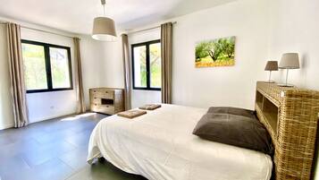 4 bedrooms, desk, iron/ironing board, travel cot