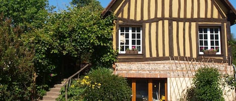 المنشأة من الخارج