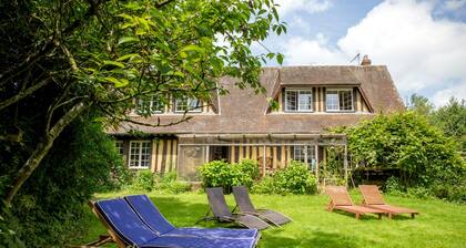 Family cottage by the water, 9 people, 3 bathrooms, fireplace, 10 km from DIEPPE