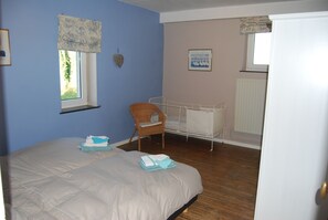 2 bedrooms, iron/ironing board, free WiFi