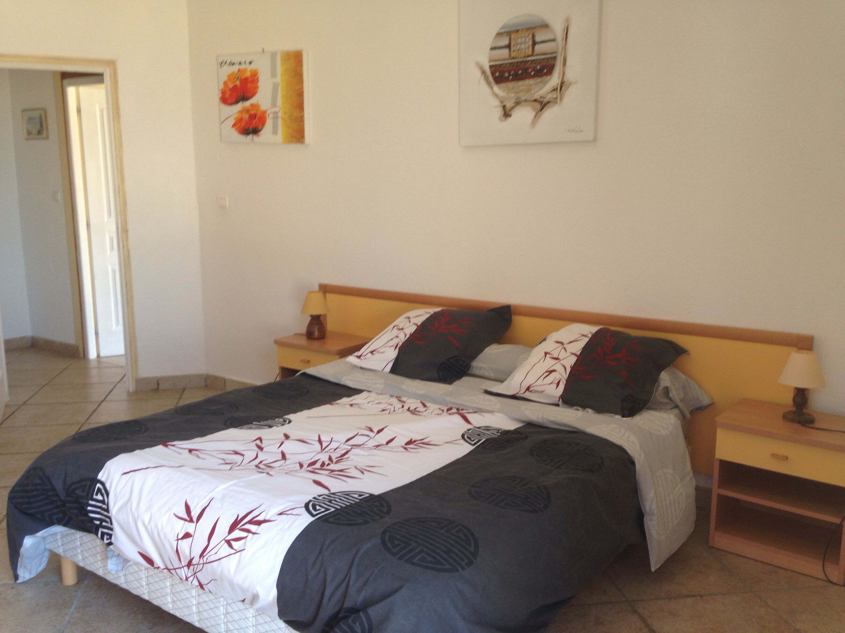 4 bedrooms, in-room safe, iron/ironing board, free WiFi
