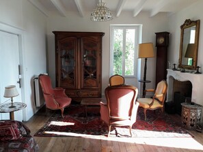 Interior - Gentleman House for rent for 10 on large vineyards (Juillac)