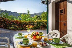 Outdoor dining - Andalusian house at Malaga, terrace, garden, pool, BBQ (Malaga)