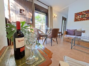 TV - Andalusian house at Malaga, terrace, garden, pool, BBQ (Malaga)