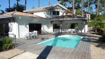 Piscina a l'aire lliure i piscina climatitzada