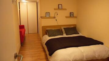 3 slaapkamers, een bureau, een strijkplank/strijkijzer, gratis wifi