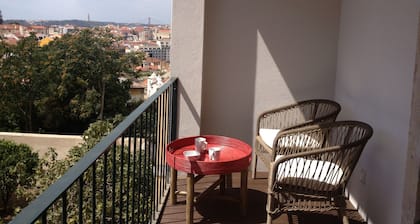 Old Town of Lisbon, stunning 180º view of Castelo, 3-room apartment with terrace