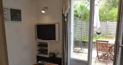 Studio avec jardin clos et parking trÚs proche des Thermes, animaux acceptés