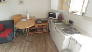 Frigorífic, microones, forn i placa de cuina 