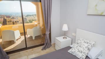 2 bedrooms, in-room safe, iron/ironing board, free WiFi