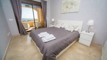 2 bedrooms, in-room safe, iron/ironing board, free WiFi