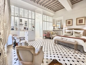 1 bedroom, in-room safe, desk, soundproofing