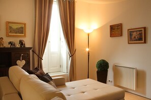 2 bedrooms, iron/ironing board, travel cot, free WiFi