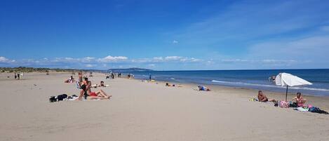 Una spiaggia nelle vicinanze