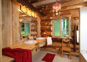 Baignoire, sĂšche-cheveux
