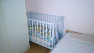 3 bedrooms, iron/ironing board, cots/infant beds, bed sheets