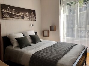 1 soverom, allergitestet sengetøy og strykejern/-brett