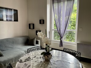 TV, books - APARTMENT T2 DOWNTOWN IDEAL CURES SKI RIDE FREE WIFI (Mont-Dore)