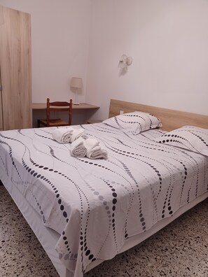 3 bedrooms, iron/ironing board, travel crib, free WiFi