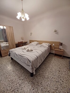 3 chambres, fer et planche à repasser, lit parapluie, Wi-Fi gratuit