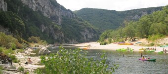 Detached Cévennes chalet, Swimming pool, Quiet, large garden, Many activities.