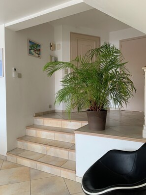 Interior - 5* villa for 6 people, 200 m from the beach, heated pool with shelter, top-of-the-range spa (Fleury, St Pierre la Mer)