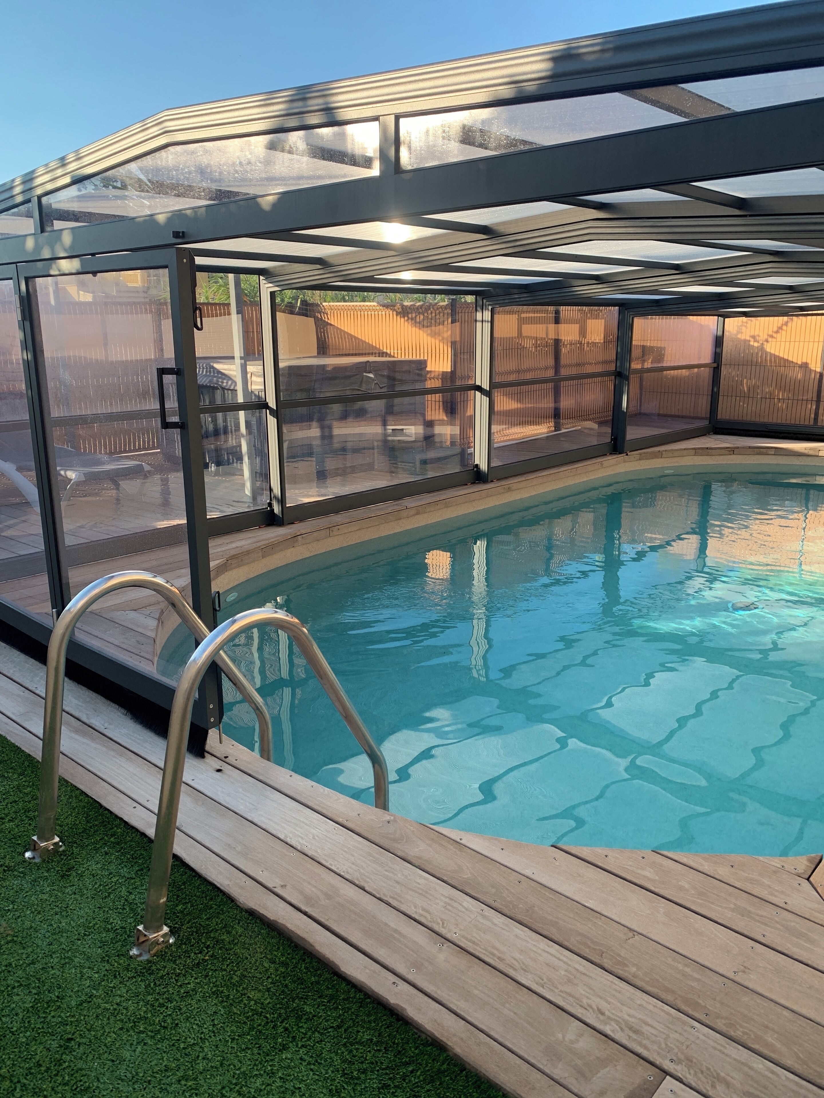 Piscine couverte, piscine extérieure