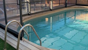 Innendørsbasseng og utendørsbasseng