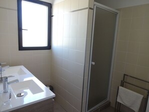 Shower, towels