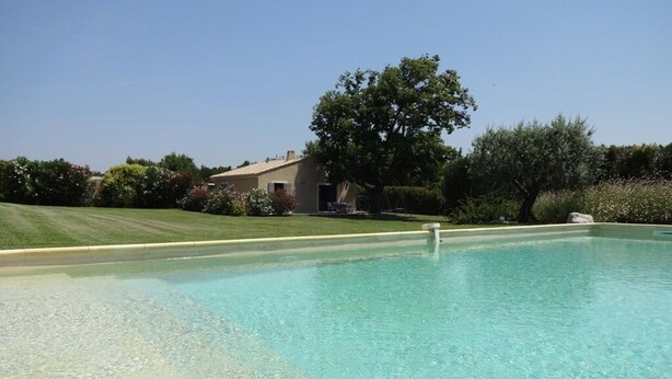 Outdoor pool - At the foot of Ventoux, between Avignon and Carpentras, air-conditioned gite with swimming pool  (Monteux)