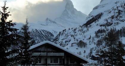 Zermatt centre - High standing all mod cons rental - View of the Cervin