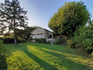 Exterior - Country house with a pool in Saint-Rémy-de-Provence, sleeps 8 (Saint-Rémy-De-Provence)
